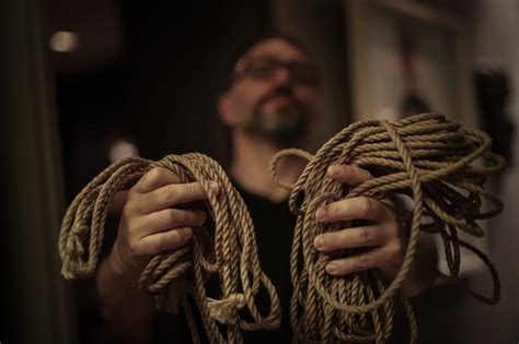 Shibari: como é a técnica erótica de amarração para gerar prazer。